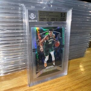 2019-20 Panini Prizm Giannis Antetokounmpo Hyper BGS 9.5 (PSA 10) Gem Mint NBA